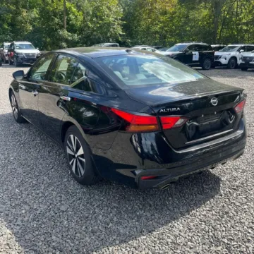 More photos of 2020 Nissan Altima 2.5 SL at Indy Auto Man - Westfield, IN