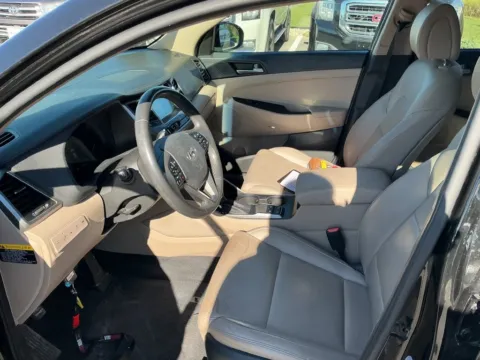 More photos of 2017 Hyundai Tucson Limited at Indy Auto Man - Westfield, IN