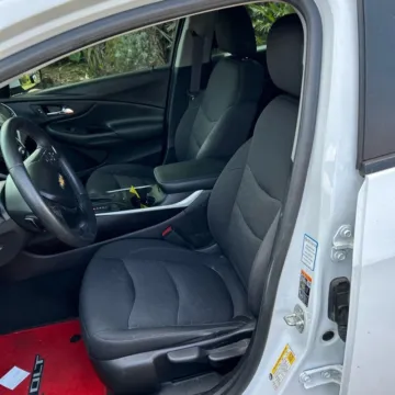 More photos of 2017 Chevrolet Volt LT at Indy Auto Man - Westfield, IN