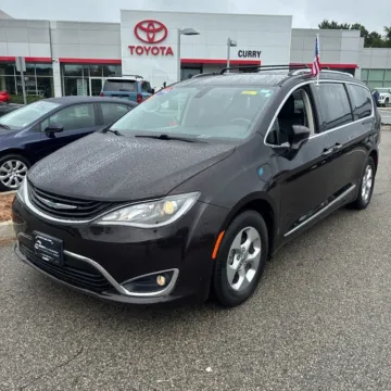 Photos of 2018 Chrysler Pacifica Hybrid Touring L for sale in Westfield, IN at Indy Auto Man - Westfield