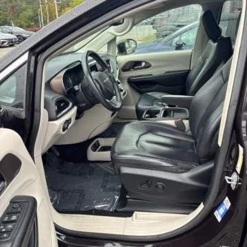 More photos of 2018 Chrysler Pacifica Hybrid Touring L at Indy Auto Man - Westfield, IN