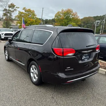 More photos of 2018 Chrysler Pacifica Hybrid Touring L at Indy Auto Man - Westfield, IN