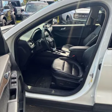 More photos of 2020 Ford Escape Hybrid Titanium at Indy Auto Man - Westfield, IN