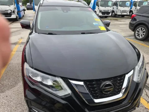 Photos of 2018 Nissan Rogue SL for sale in Westfield, IN at Indy Auto Man - Westfield
