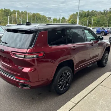 More photos of 2023 Jeep Grand Cherokee L Summit at Indy Auto Man - Westfield, IN