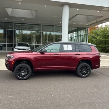 More photos of 2023 Jeep Grand Cherokee L Summit at Indy Auto Man - Westfield, IN