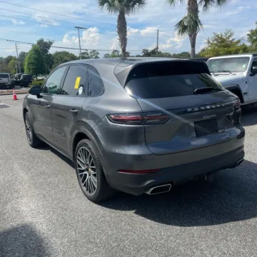More photos of 2019 Porsche Cayenne at Indy Auto Man - Westfield, IN