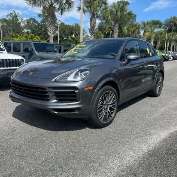 Photos of 2019 Porsche Cayenne for sale in Westfield, IN at Indy Auto Man - Westfield