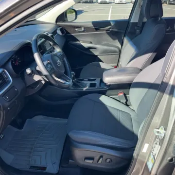 More photos of 2016 Kia Sorento LX at Indy Auto Man - Westfield, IN