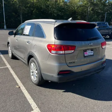More photos of 2016 Kia Sorento LX at Indy Auto Man - Westfield, IN