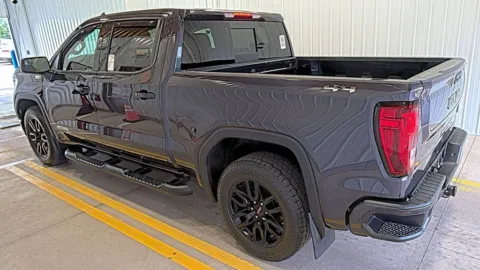 More photos of 2022 GMC Sierra 1500 Elevation at Indy Auto Man - Westfield, IN