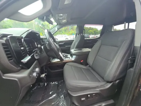 More photos of 2022 GMC Sierra 1500 Elevation at Indy Auto Man - Westfield, IN