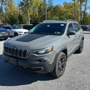 Photos of 2019 Jeep Cherokee Trailhawk for sale in Westfield, IN at Indy Auto Man - Westfield