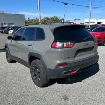 More photos of 2019 Jeep Cherokee Trailhawk at Indy Auto Man - Westfield, IN