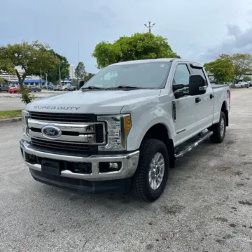 Photos of 2017 Ford F-250SD XLT for sale in Westfield, IN at Indy Auto Man - Westfield