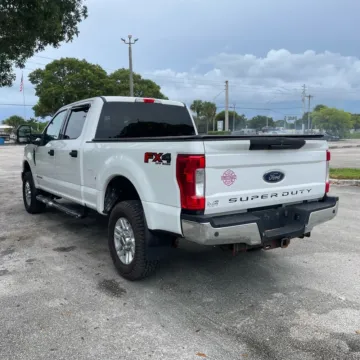 More photos of 2017 Ford F-250SD XLT at Indy Auto Man - Westfield, IN