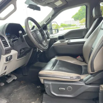 More photos of 2017 Ford F-250SD XLT at Indy Auto Man - Westfield, IN
