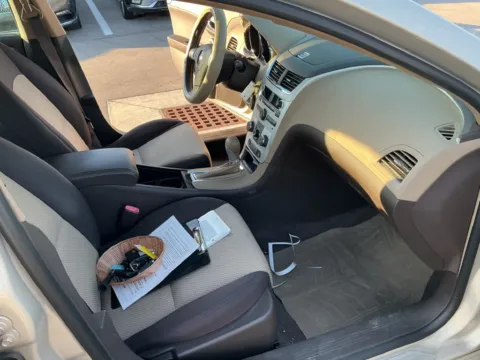 More photos of 2009 Chevrolet Malibu LS at Indy Auto Man - Westfield, IN
