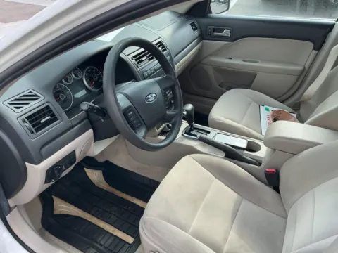 More photos of 2009 Ford Fusion SE at Indy Auto Man - Westfield, IN