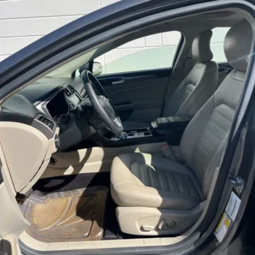 More photos of 2017 Ford Fusion SE at Indy Auto Man - Westfield, IN