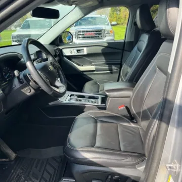 More photos of 2021 Ford Explorer Limited at Indy Auto Man - Westfield, IN