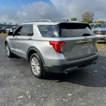 More photos of 2021 Ford Explorer Limited at Indy Auto Man - Westfield, IN