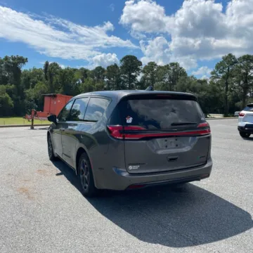 More photos of 2023 Chrysler Pacifica Hybrid Limited at Indy Auto Man - Westfield, IN