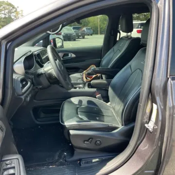 More photos of 2023 Chrysler Pacifica Hybrid Limited at Indy Auto Man - Westfield, IN