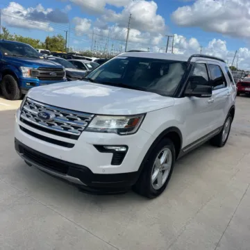 Photos of 2019 Ford Explorer XLT for sale in Westfield, IN at Indy Auto Man - Westfield