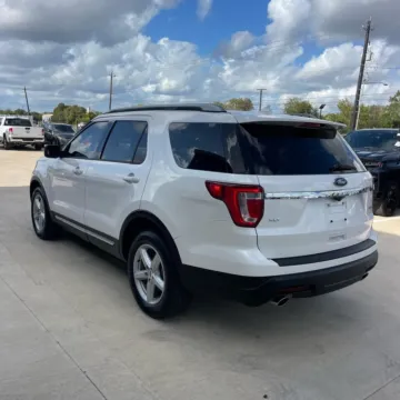 More photos of 2019 Ford Explorer XLT at Indy Auto Man - Westfield, IN