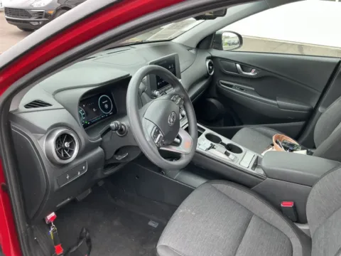 More photos of 2022 Hyundai Kona Electric SEL at Indy Auto Man - Westfield, IN