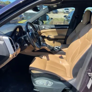 More photos of 2017 Porsche Cayenne at Indy Auto Man - Westfield, IN