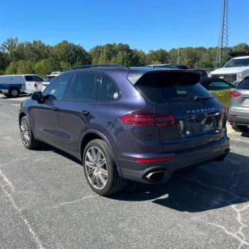 More photos of 2017 Porsche Cayenne at Indy Auto Man - Westfield, IN