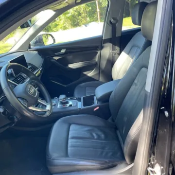 More photos of 2020 Audi Q5 e 55 Premium quattro at Indy Auto Man - Westfield, IN