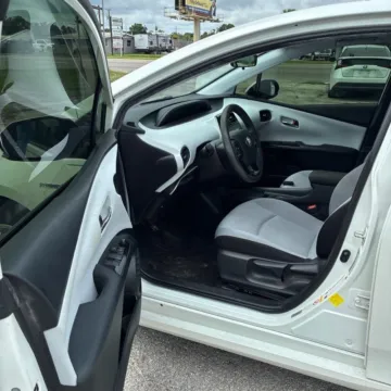 More photos of 2020 Toyota Prius LE at Indy Auto Man - Westfield, IN