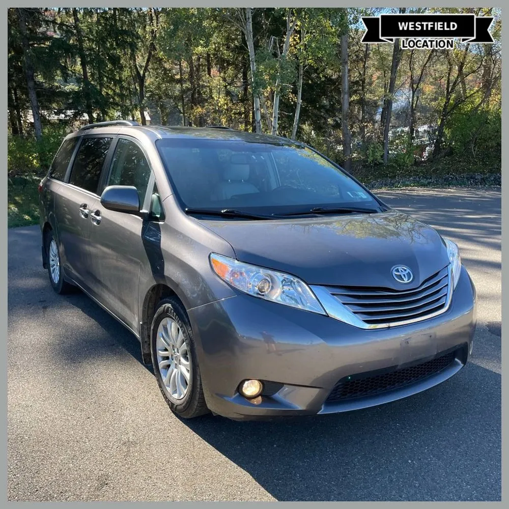 2016 Toyota Sienna XLE 8 Passenger