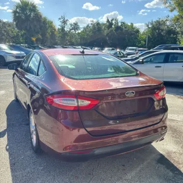 More photos of 2016 Ford Fusion SE at Indy Auto Man - Westfield, IN