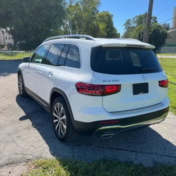 More photos of 2020 Mercedes-Benz GLB 250 4MATIC at Indy Auto Man - Westfield, IN