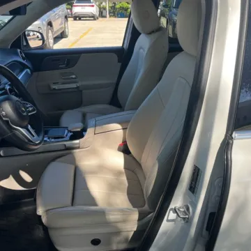More photos of 2020 Mercedes-Benz GLB 250 4MATIC at Indy Auto Man - Westfield, IN