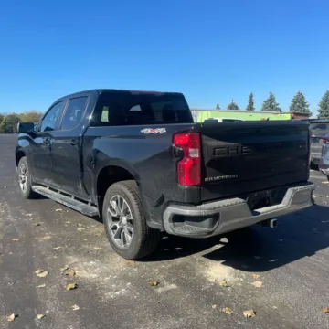 More photos of 2022 Chevrolet Silverado 1500 LT at Indy Auto Man - Westfield, IN