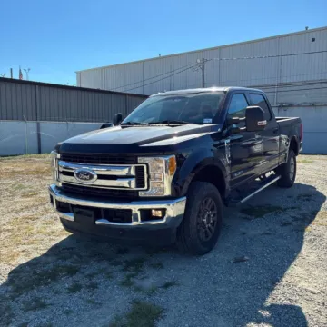 Photos of 2017 Ford F-250SD XLT for sale in Westfield, IN at Indy Auto Man - Westfield