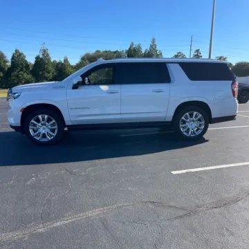 More photos of 2022 Chevrolet Suburban High Country at Indy Auto Man - Westfield, IN