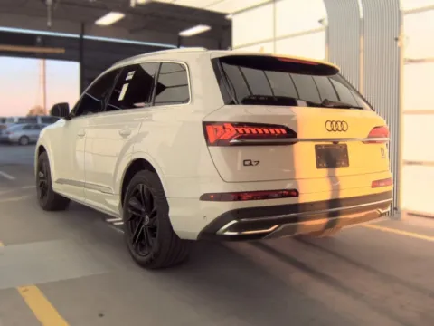 More photos of 2021 Audi Q7 45 Premium Plus quattro at Indy Auto Man - Westfield, IN