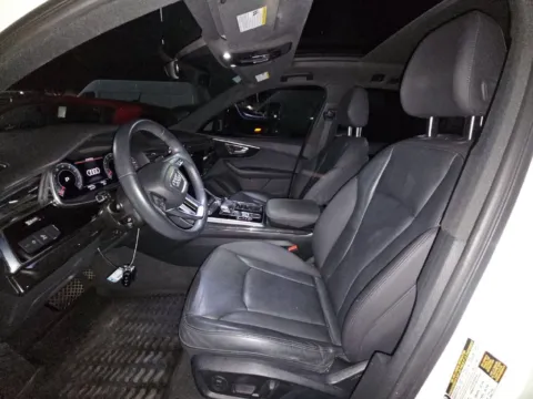 More photos of 2021 Audi Q7 45 Premium Plus quattro at Indy Auto Man - Westfield, IN