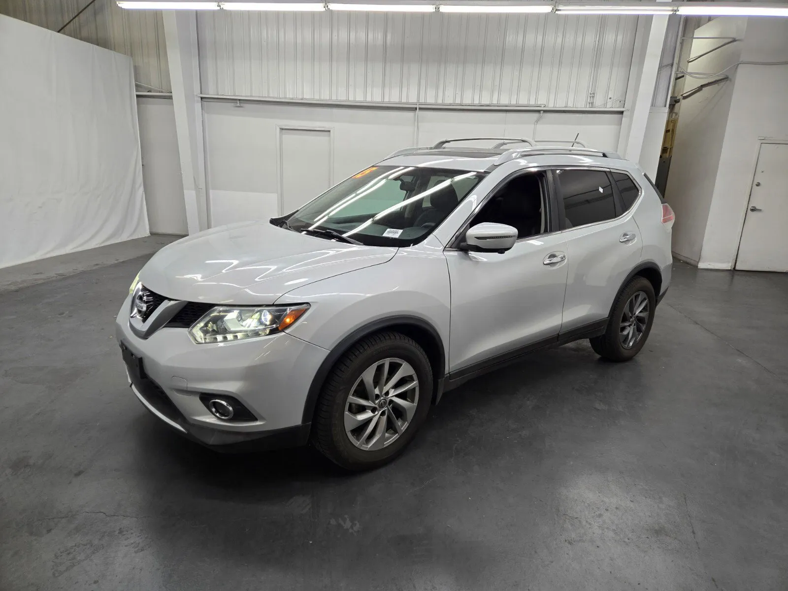 Silver 2016 Nissan Rogue SL for sale in Las Vegas, NV