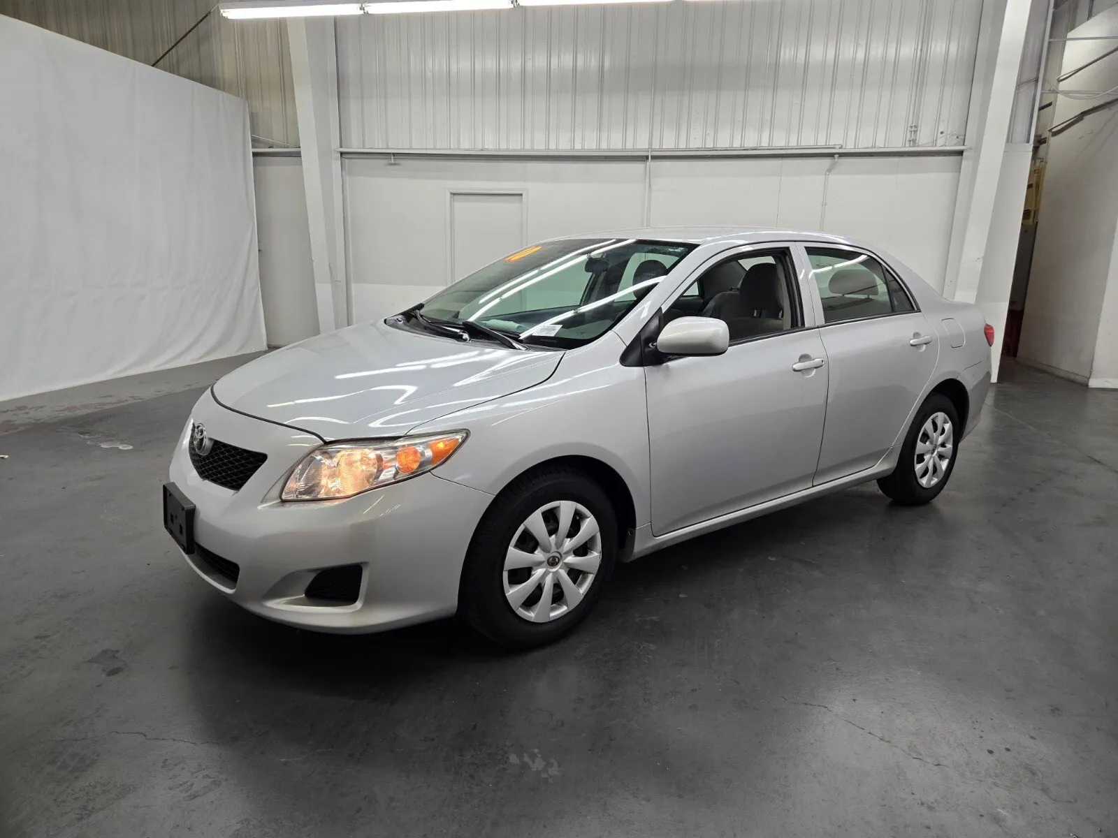 Silver 2010 Toyota Corolla LE for sale in Las Vegas, NV