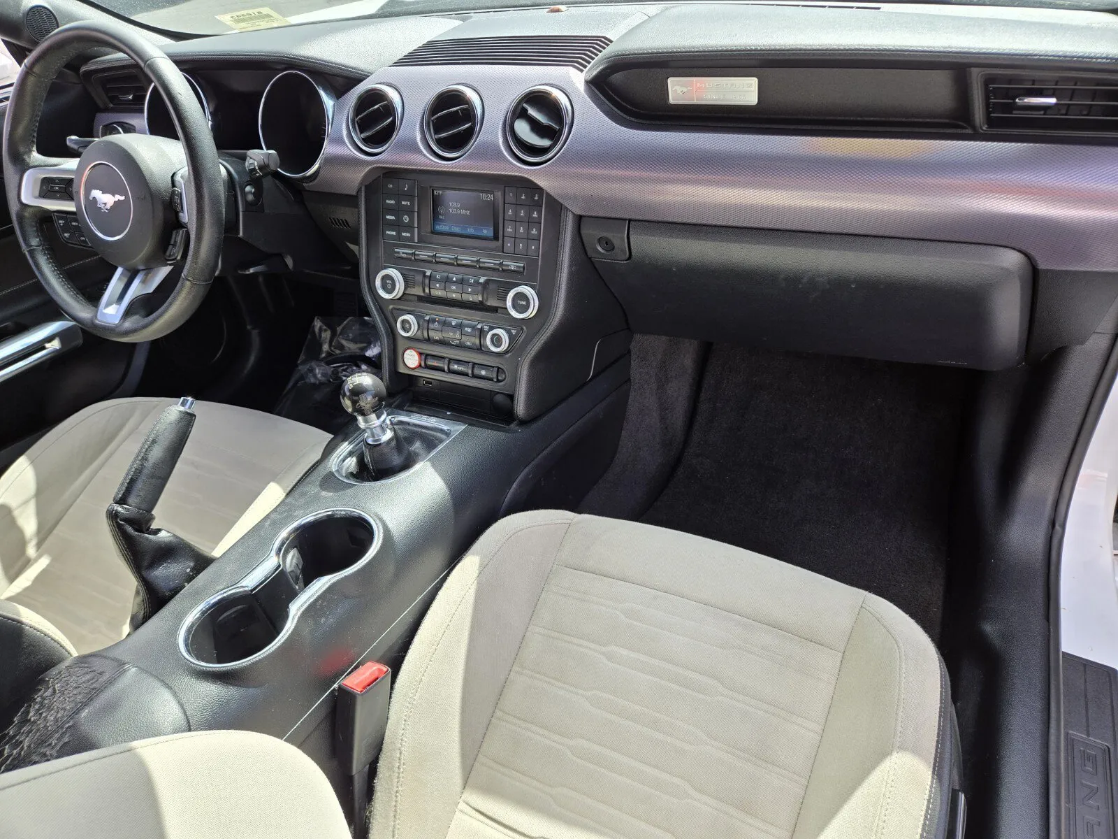 Ford Mustang photo 13