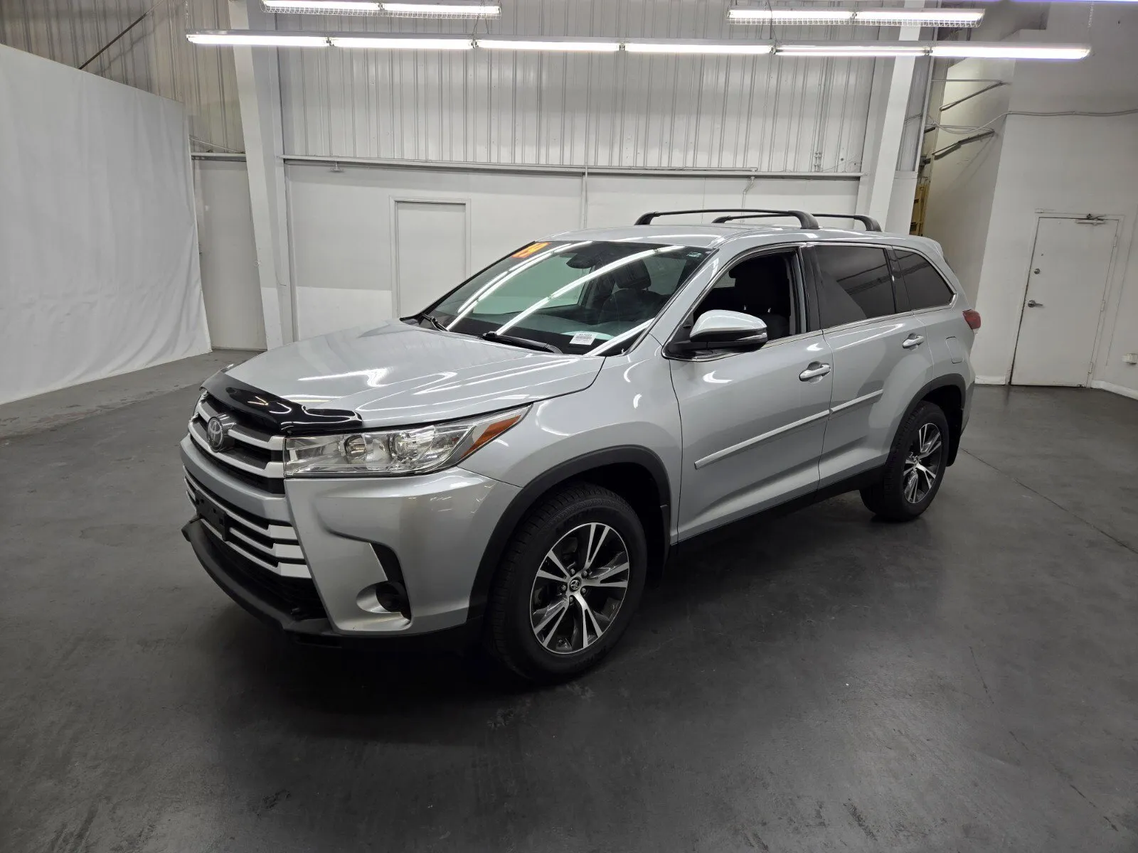 Silver 2019 Toyota Highlander LE for sale in Las Vegas, NV