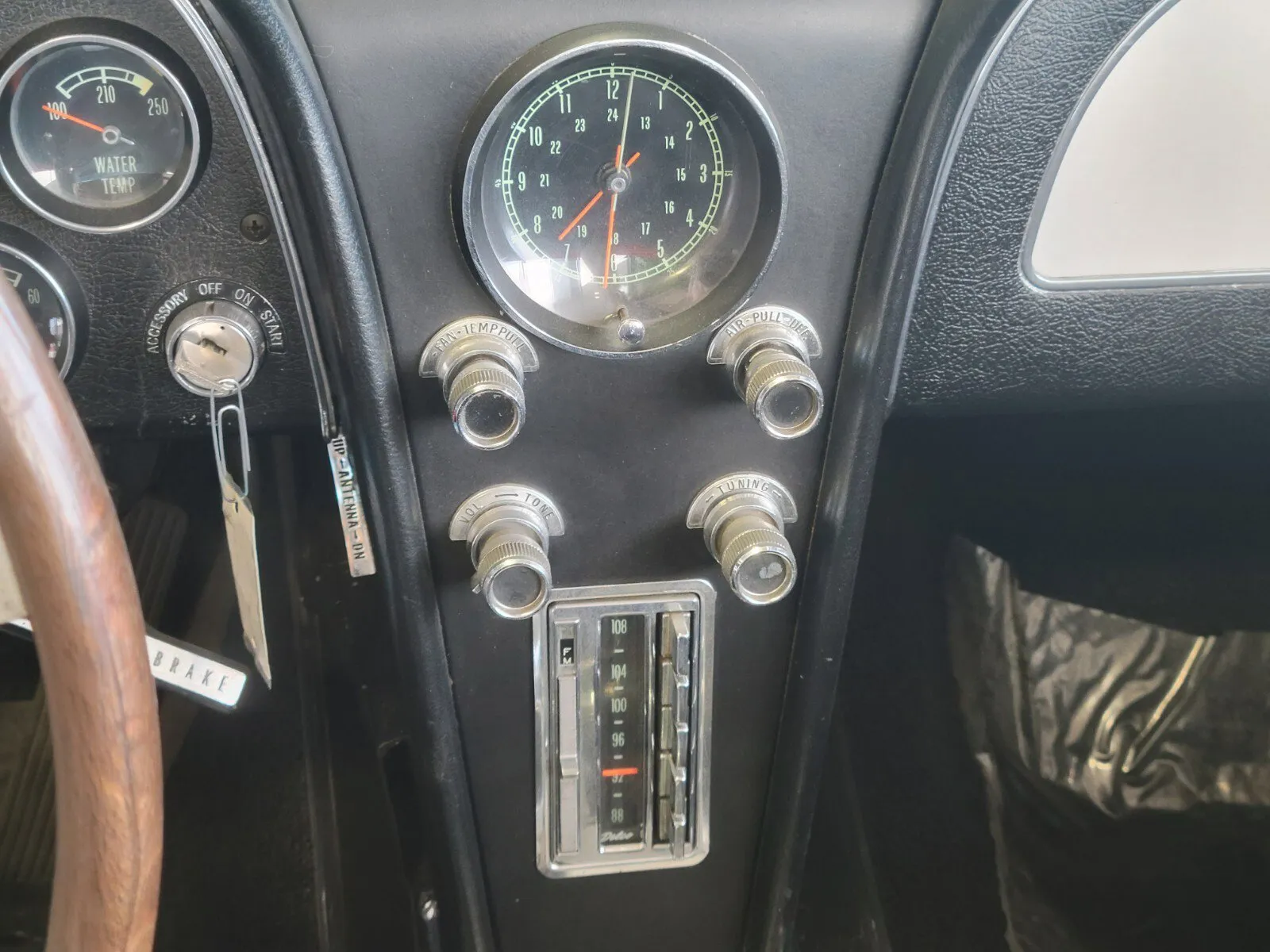 Chevrolet Corvette photo 21