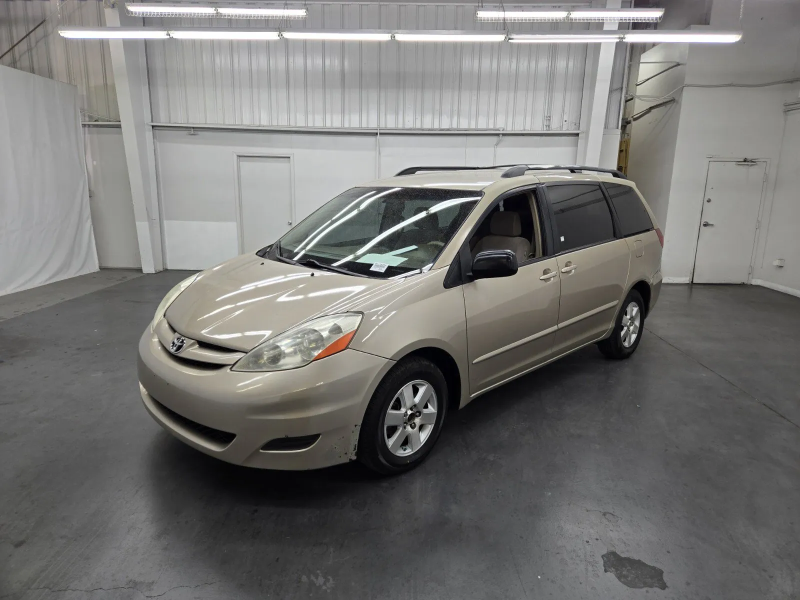 Beige 2007 Toyota Sienna LE for sale in Las Vegas, NV